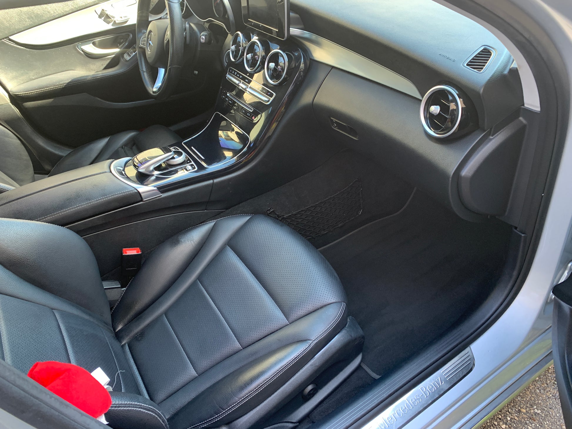 Precision leather detailing: Preserving the beauty and durability of your seats.