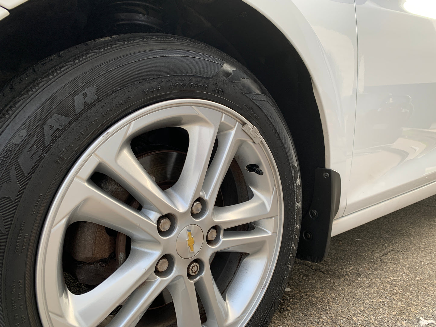 Shiny and clean rims and tires of a vehicle after a professional auto detailing service, showcasing a high-gloss finish and spotless cleaning.