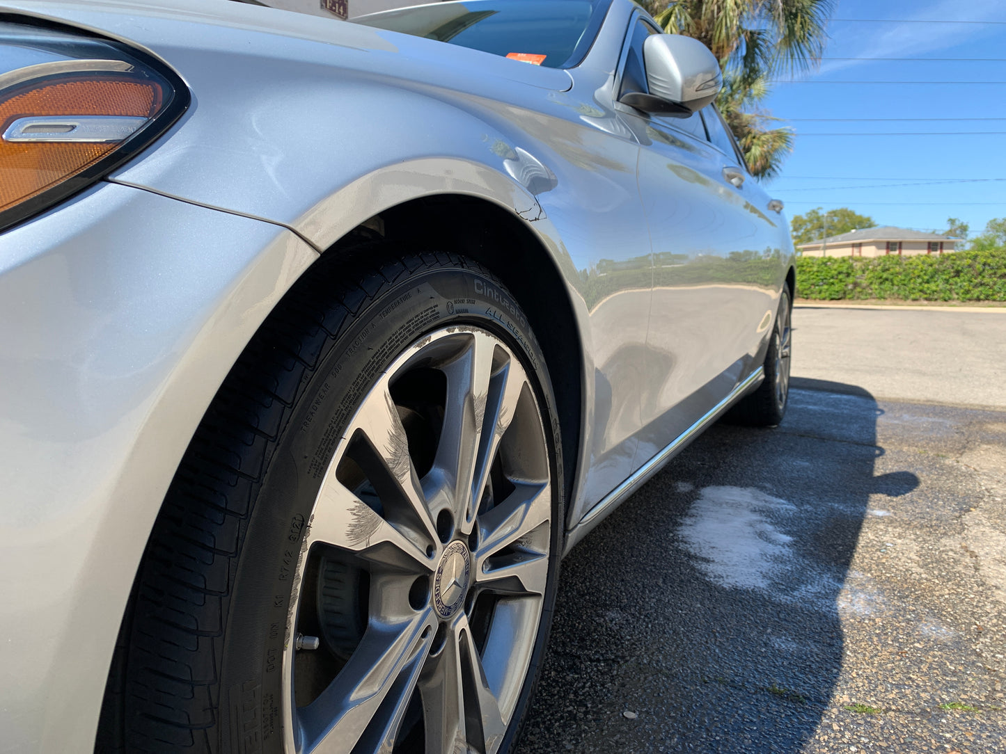 Professional exterior cleaning: Restoring your car's shine.